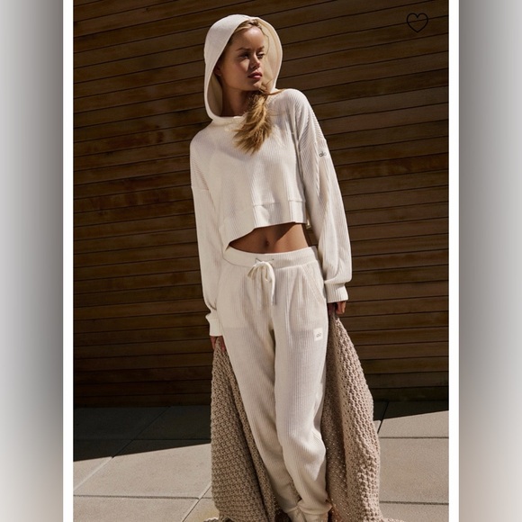 Alo Yoga MUSE SWEAT SET in Ivory - Picture 2 of 9